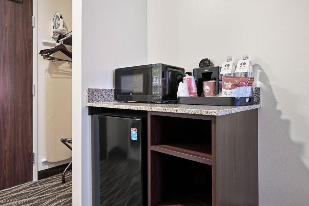 Cobblestone Hotel & Suites - Mosinee Buitenkant foto