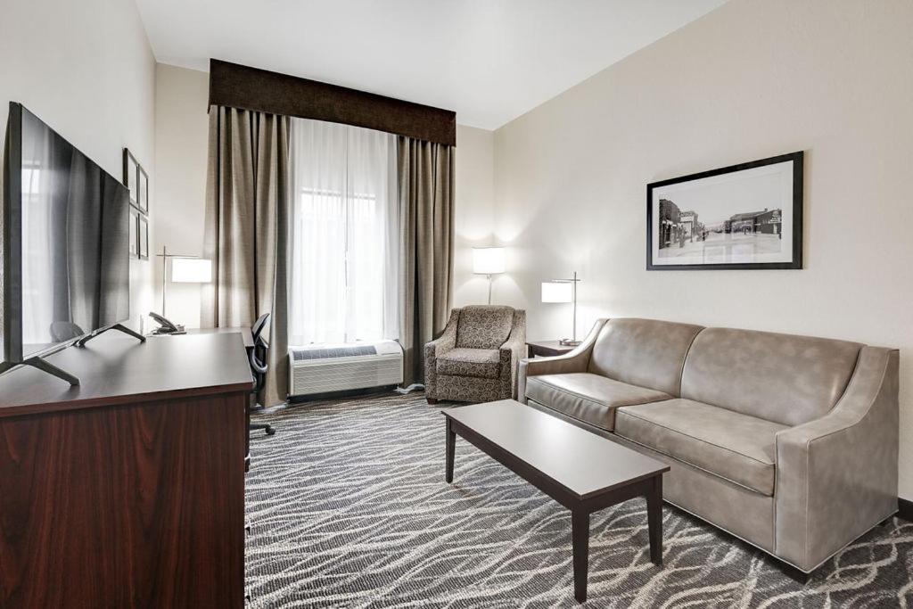 Cobblestone Hotel & Suites - Mosinee Buitenkant foto