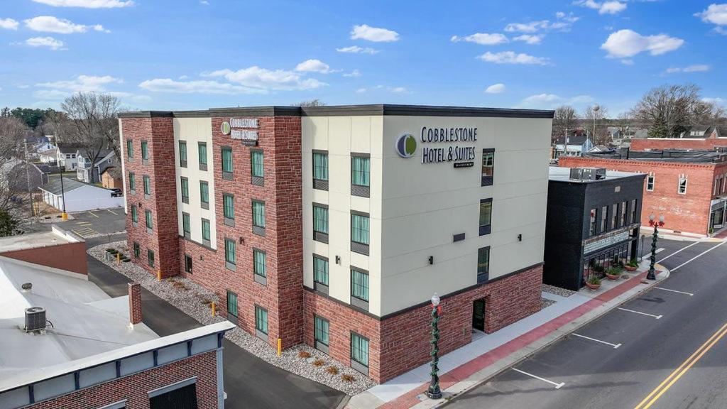 Cobblestone Hotel & Suites - Mosinee Buitenkant foto