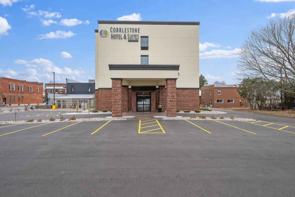 Cobblestone Hotel & Suites - Mosinee Buitenkant foto