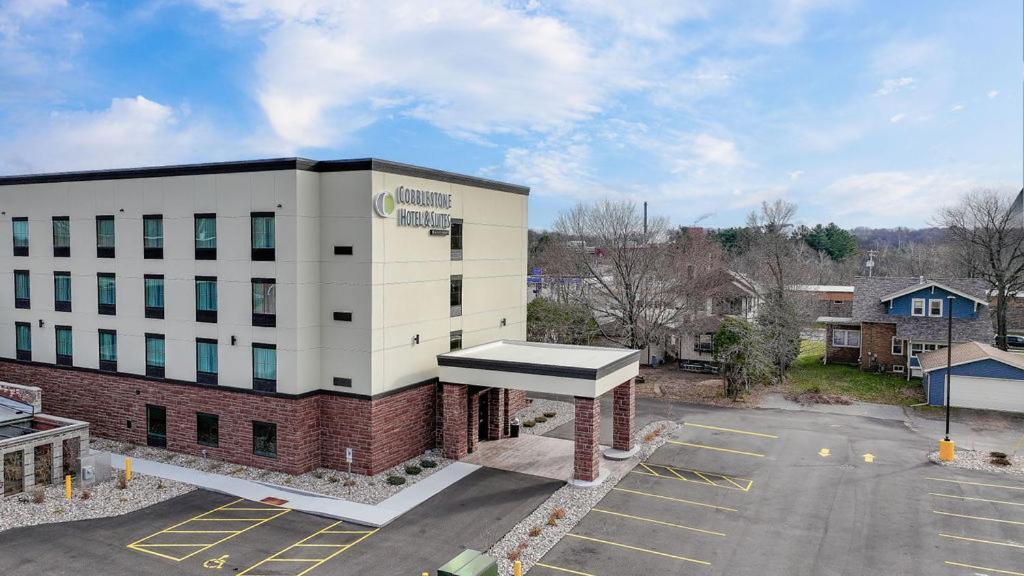 Cobblestone Hotel & Suites - Mosinee Buitenkant foto